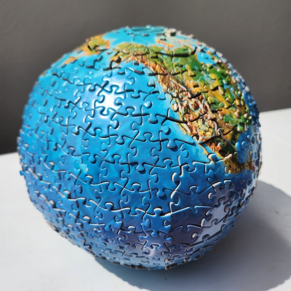 3D Spherical Puzzle World Globe 9.5" Diameter 530 Pieces Geography Free standing - Picture 7 of 14